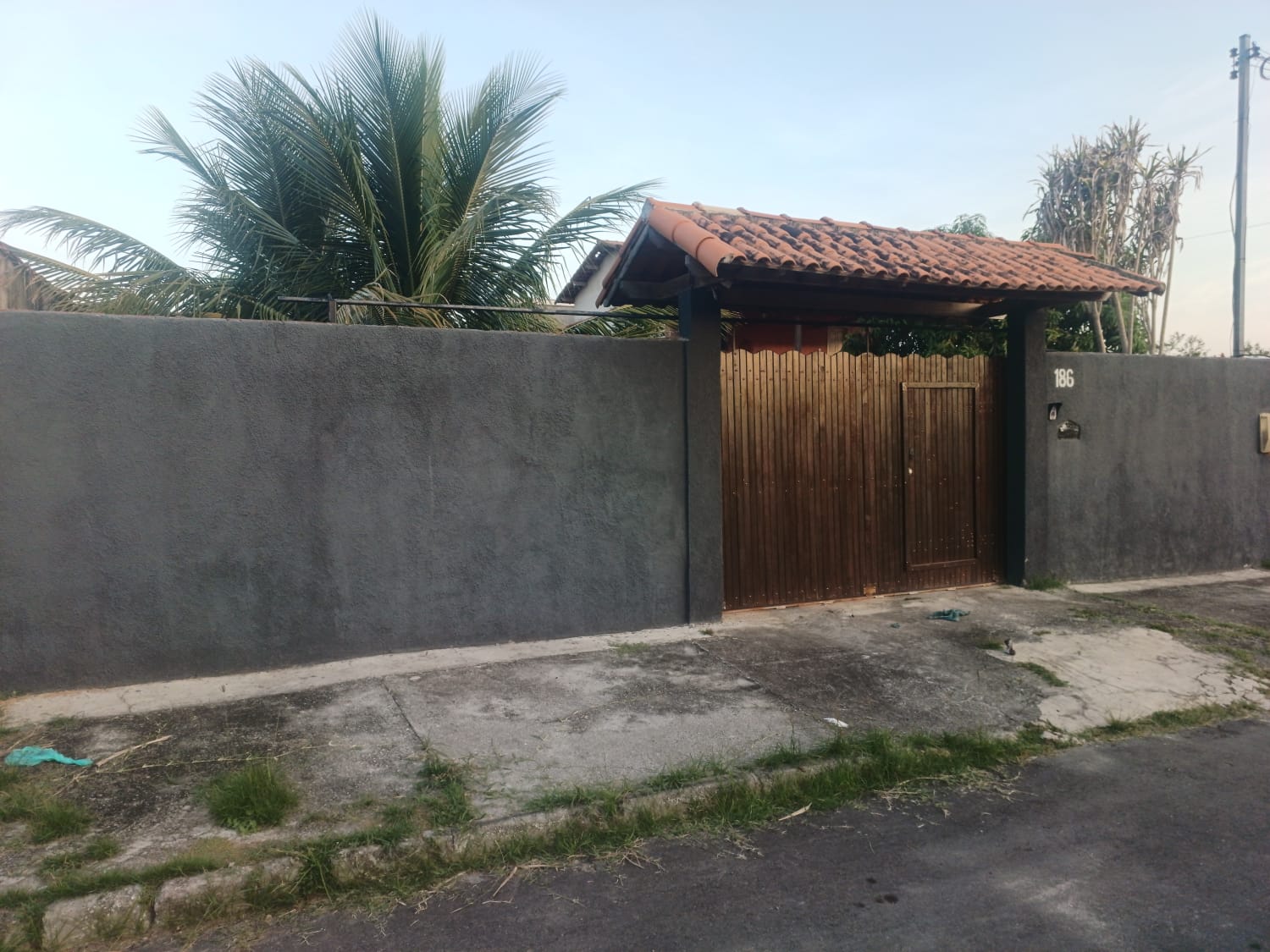 Casa com área gourmet e canil